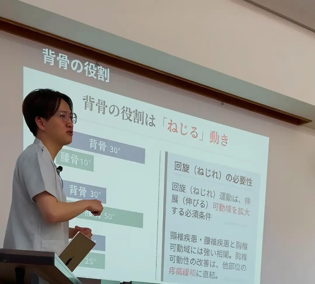 姿勢教室で説明する北澤岬
